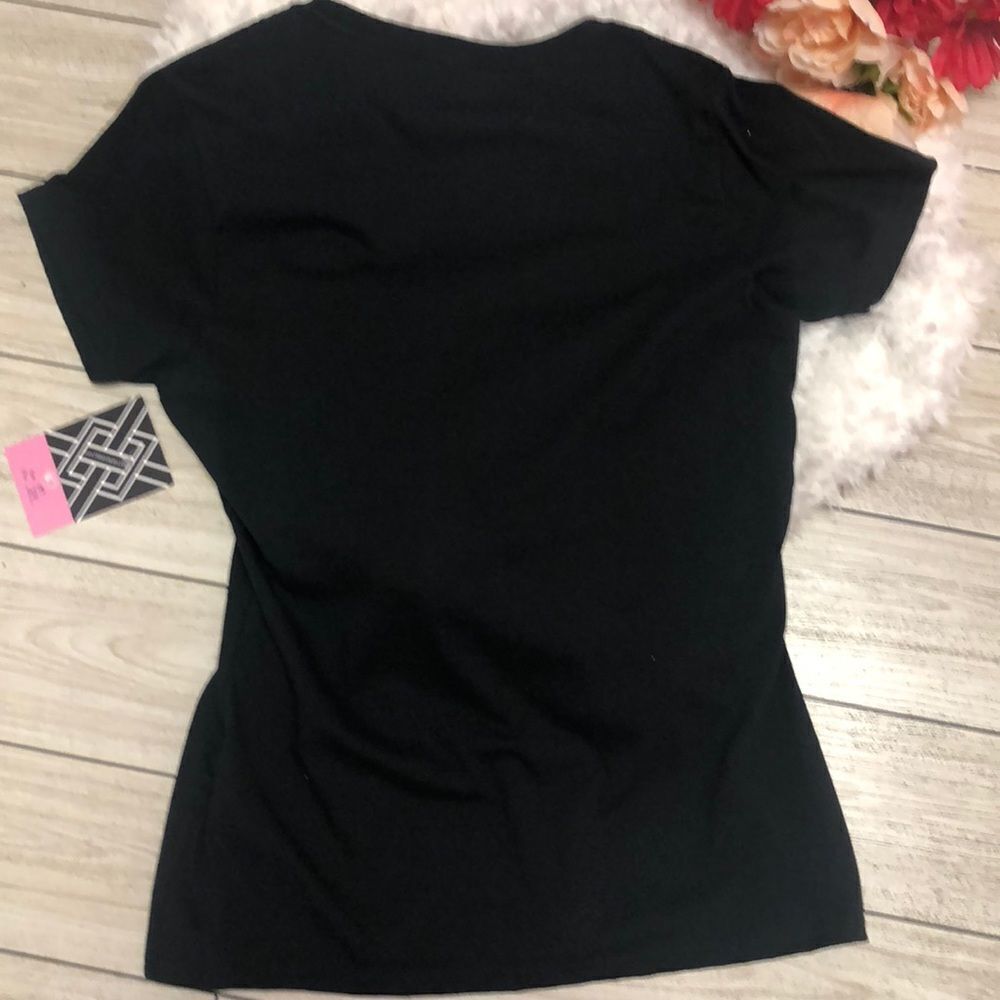 NWT Queens are born in the 70’s Black t-shirt M - Picture 6 of 6